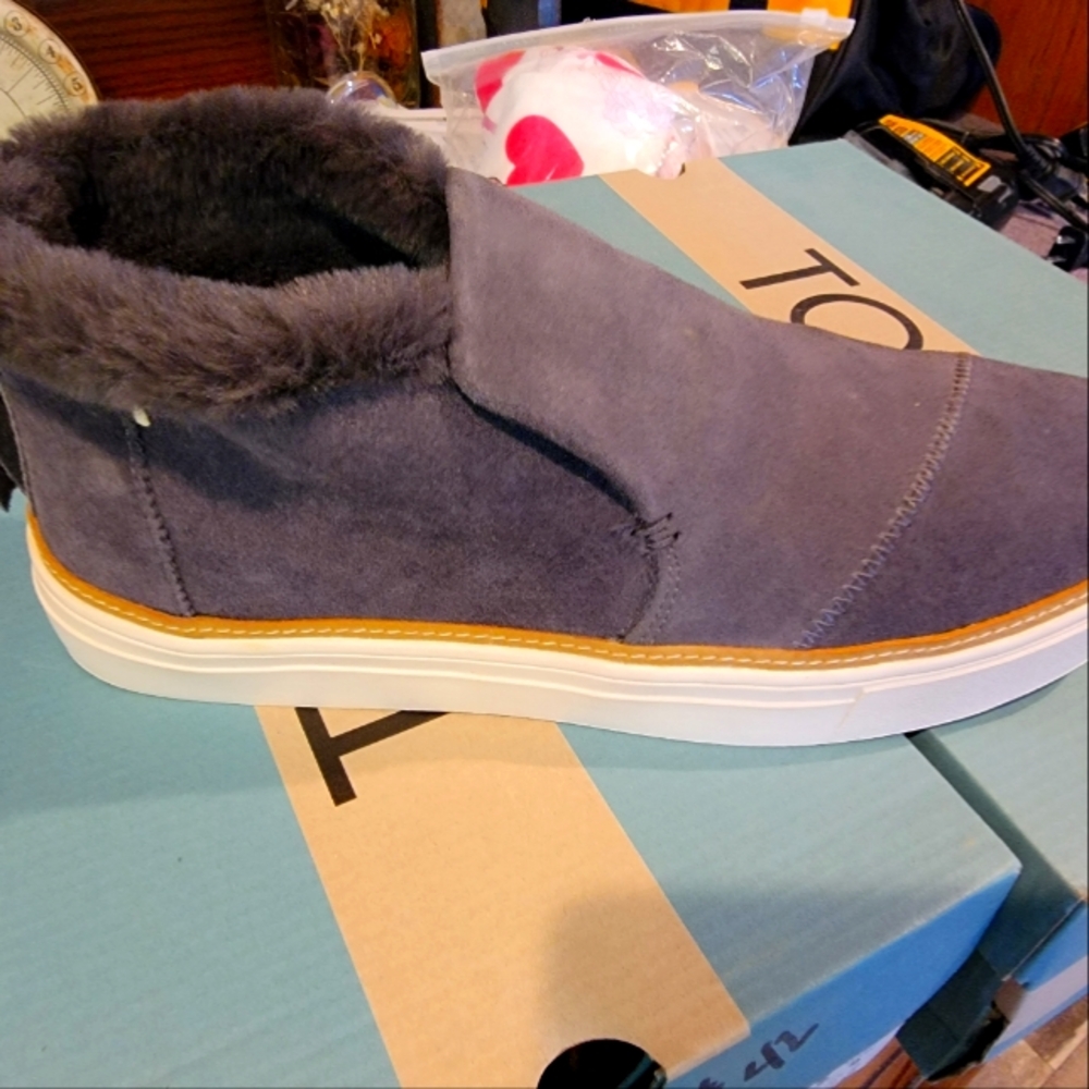 Size 9 toms.